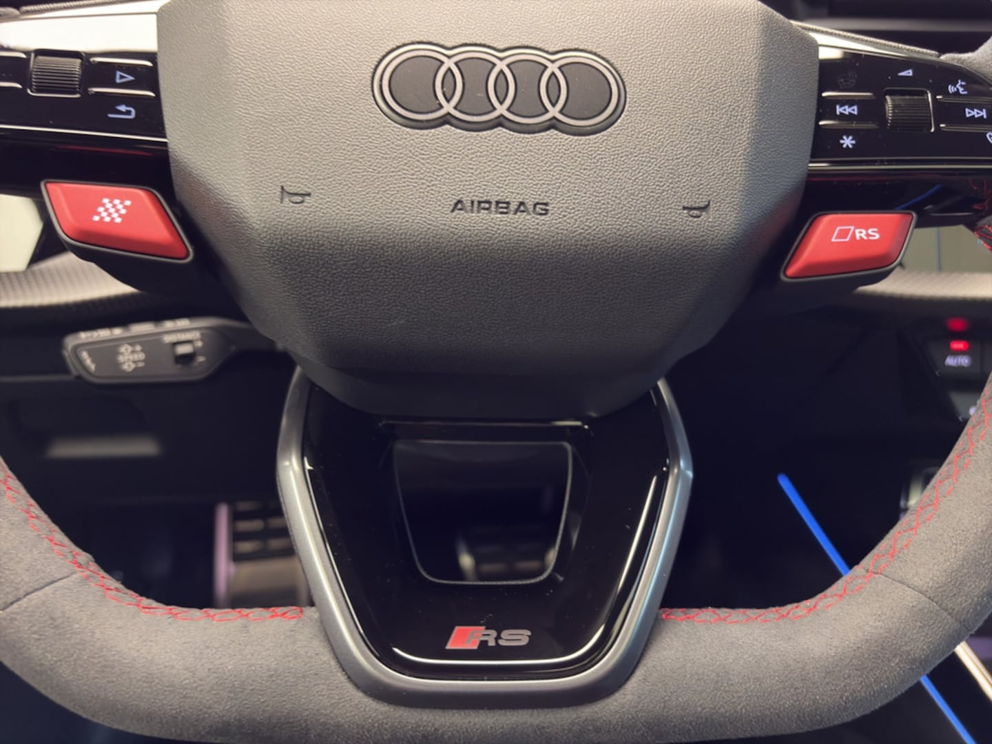 Bild über Audi RS 3 Sportback TFSI quattro 294 kW S tronic - für weitere Informationen kontaktieren Sie den Audi Partner