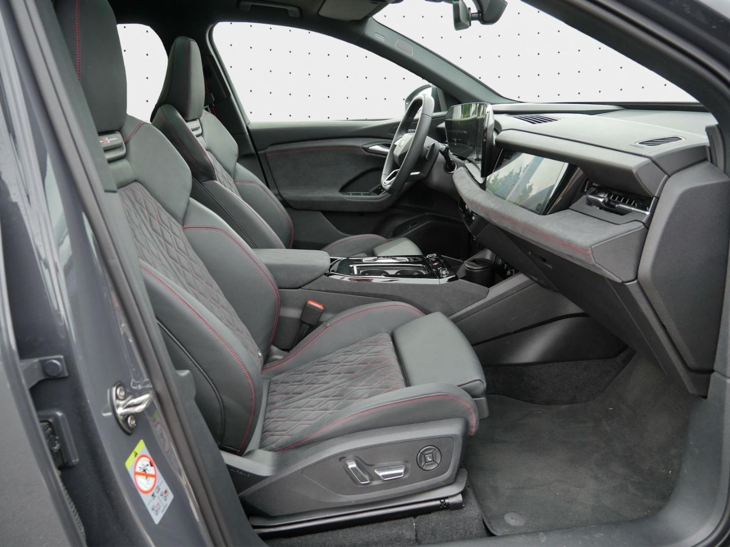 Image about Audi Q6 SUV e-tron 55 e-tron quattro 285 kW