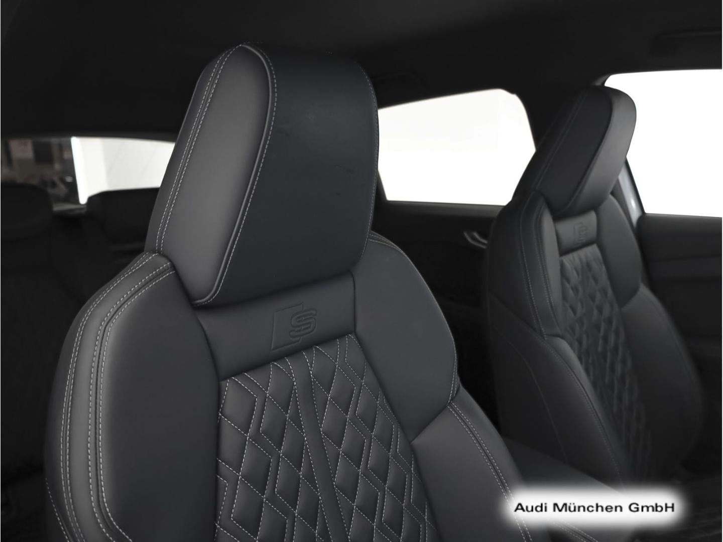 Bild über Audi Q4 e-tron 40 e-tron - für weitere Informationen kontaktieren Sie den Audi Partner