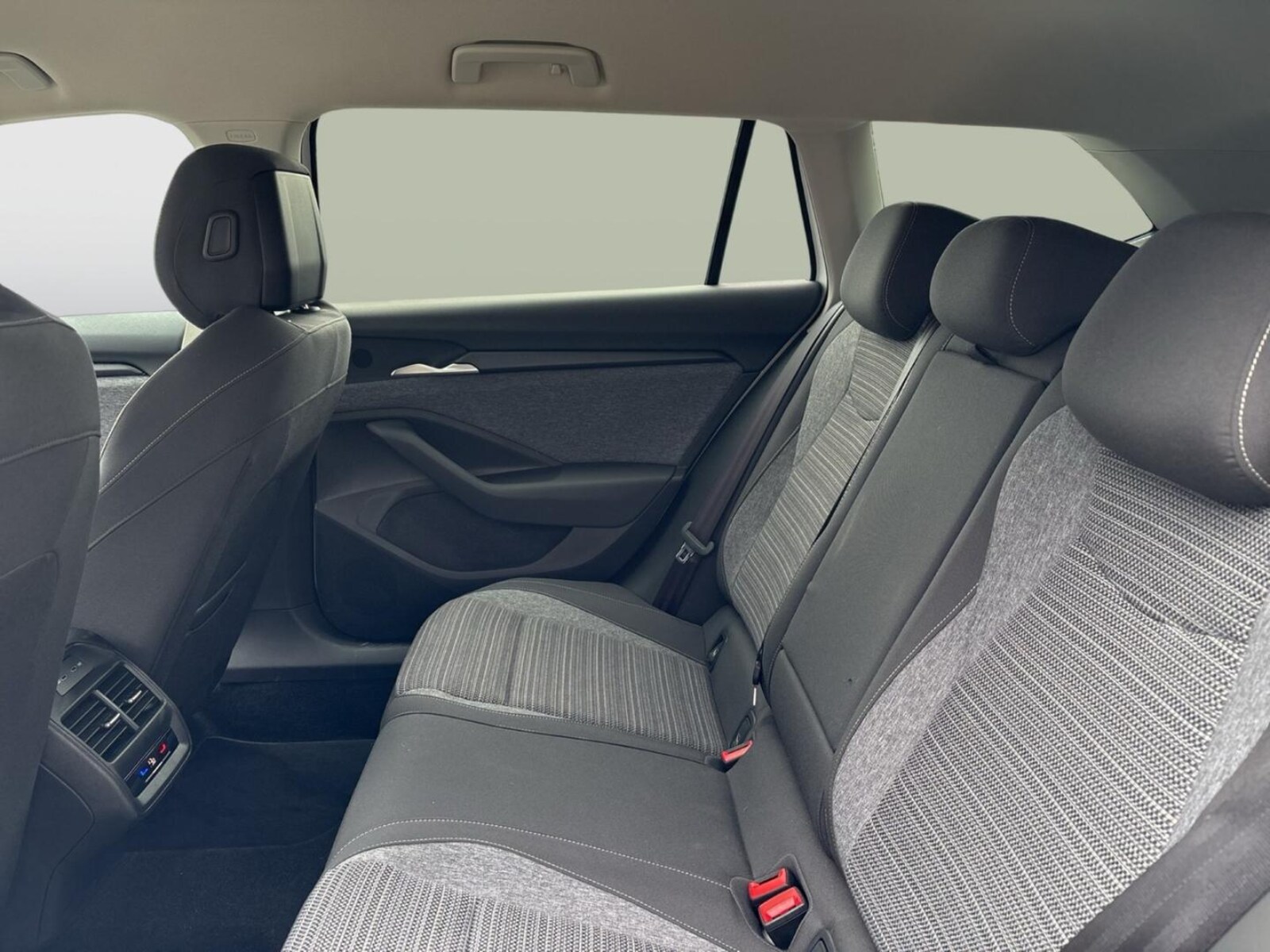 Škoda Superb Combi – Bild 10