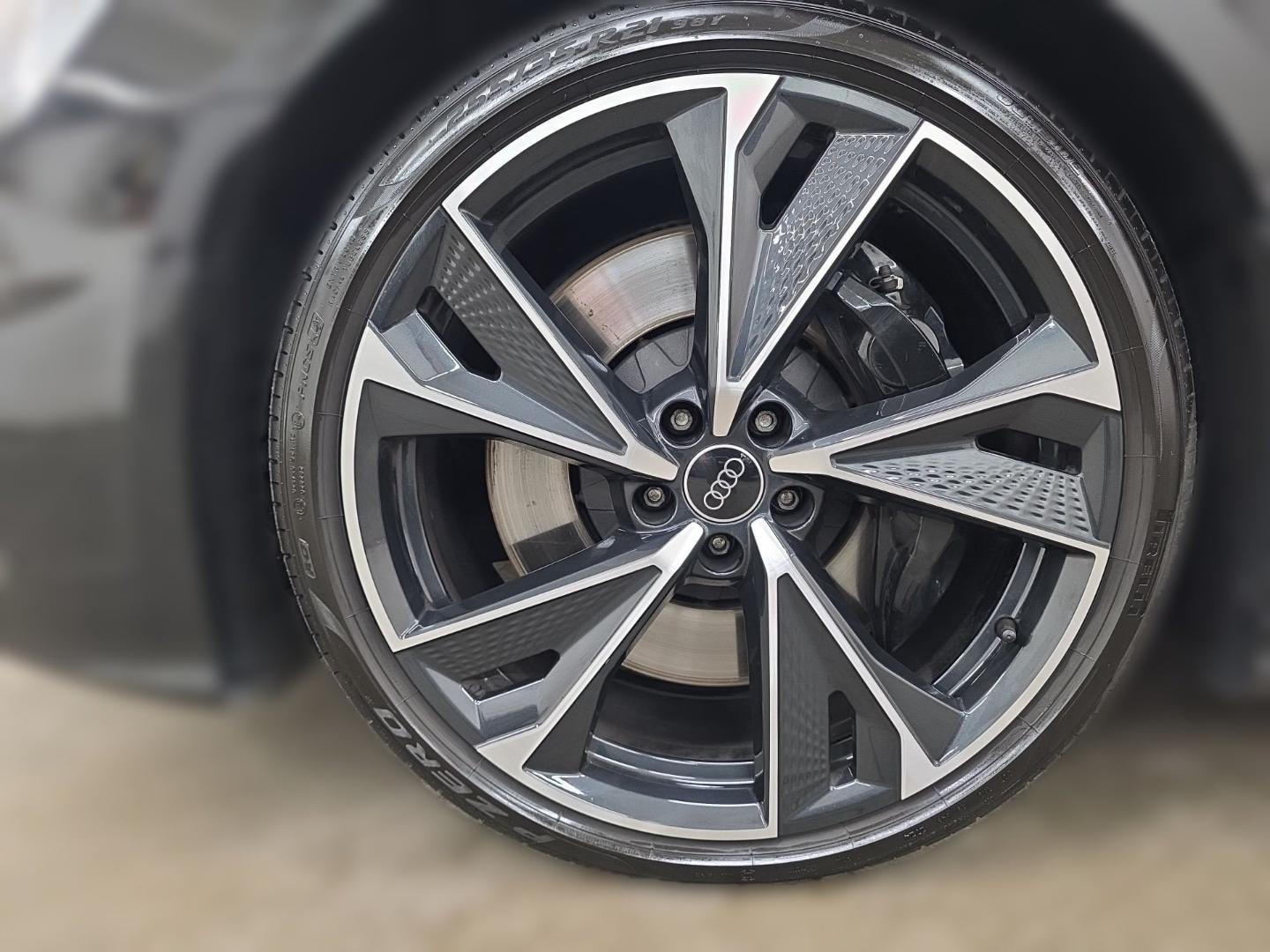 Bild über Audi S6 Avant TDI quattro tiptronic - für weitere Informationen kontaktieren Sie den Audi Partner