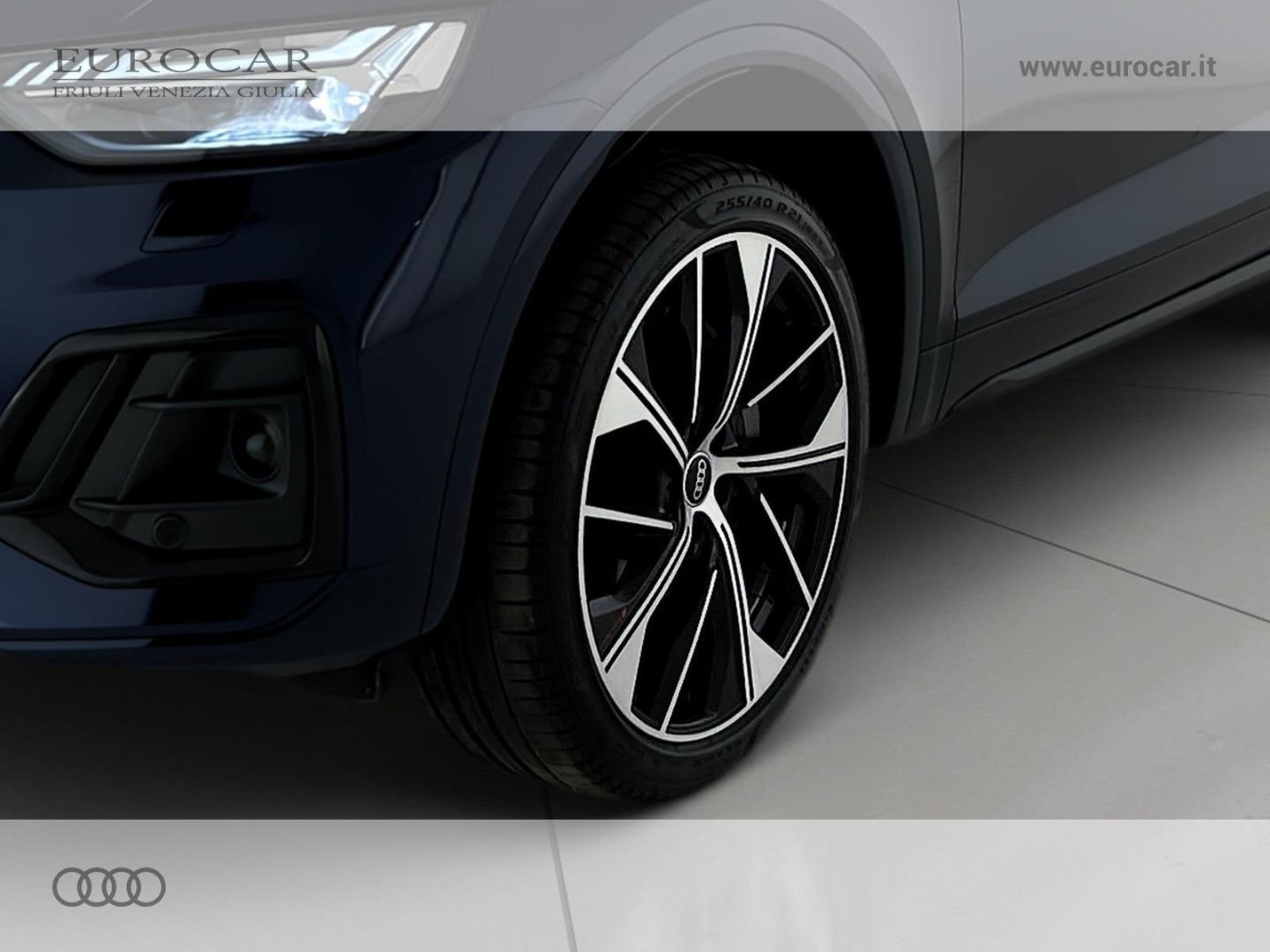 Image about Audi Q5 Sportback TFSI e Identity Black 50 TFSI e quattro 220 kW (299 CV) S tronic