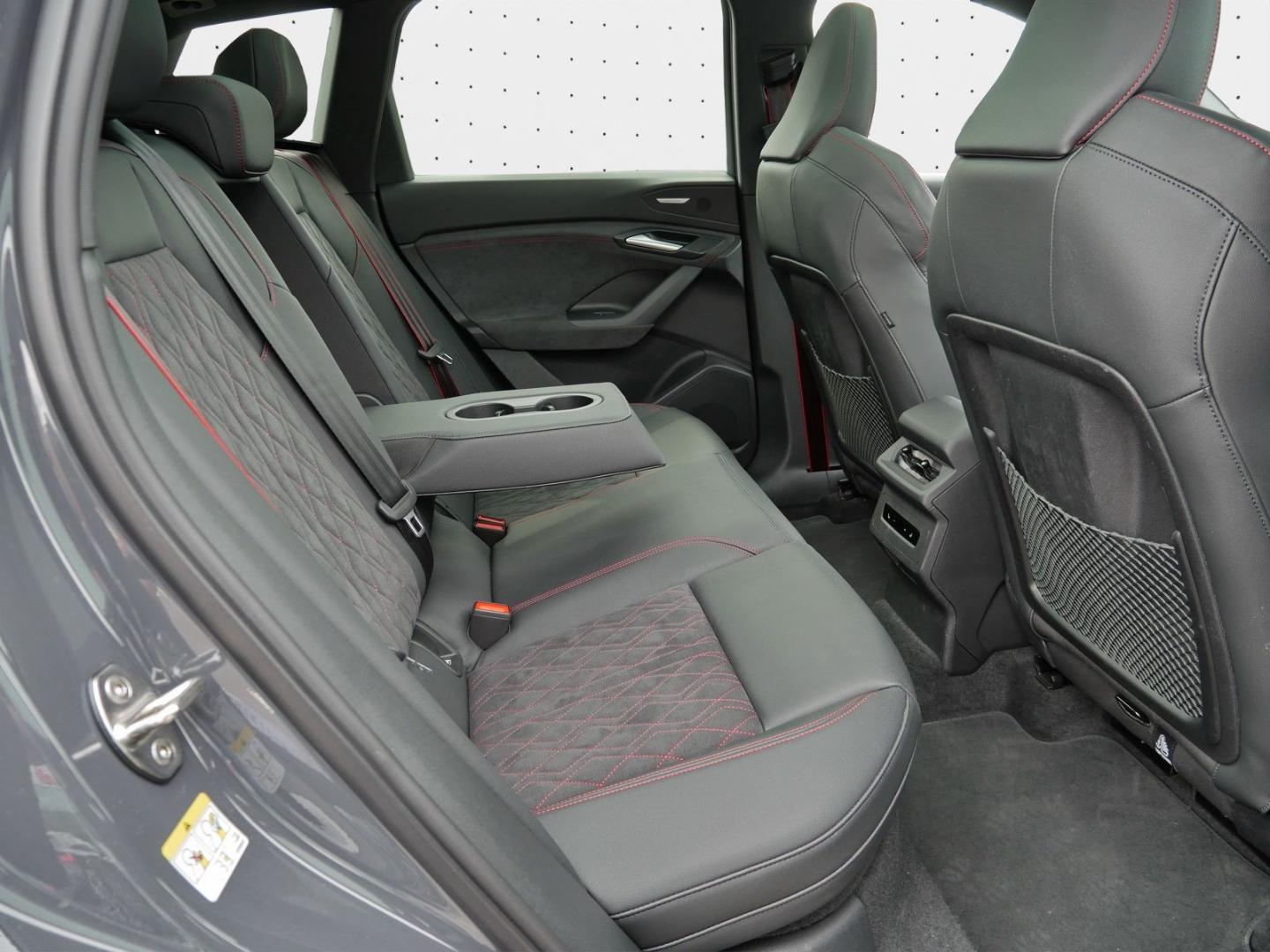 Image about Audi Q6 SUV e-tron 55 e-tron quattro 285 kW