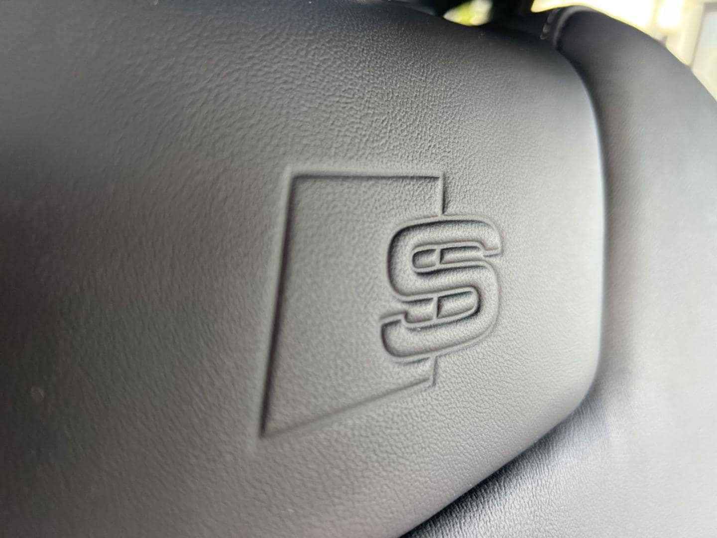 Bild über Audi S6 Limousine TDI quattro tiptronic - für weitere Informationen kontaktieren Sie den Audi Partner