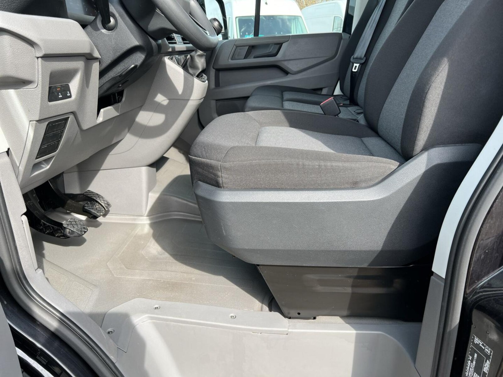 Volkswagen Crafter Kasten mittlerer Radstand – Bild 11