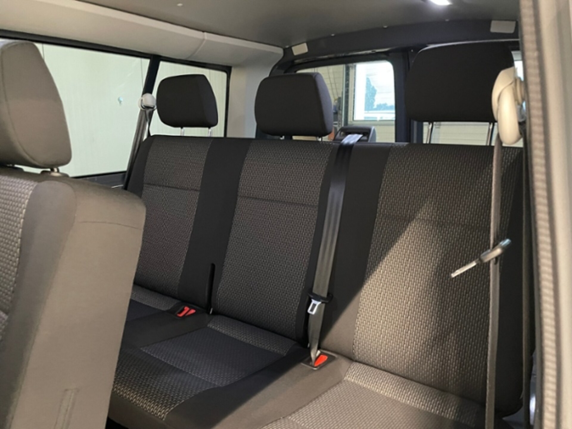 Volkswagen T6.1 Transporter Kombi langer Radstand