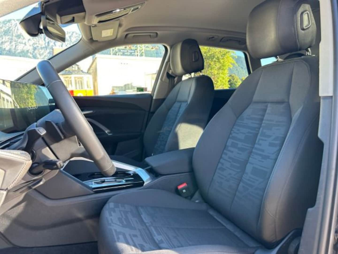 Bild über Audi Q5 SUV TFSI 150 kW S tronic - für weitere Informationen kontaktieren Sie den Audi Partner