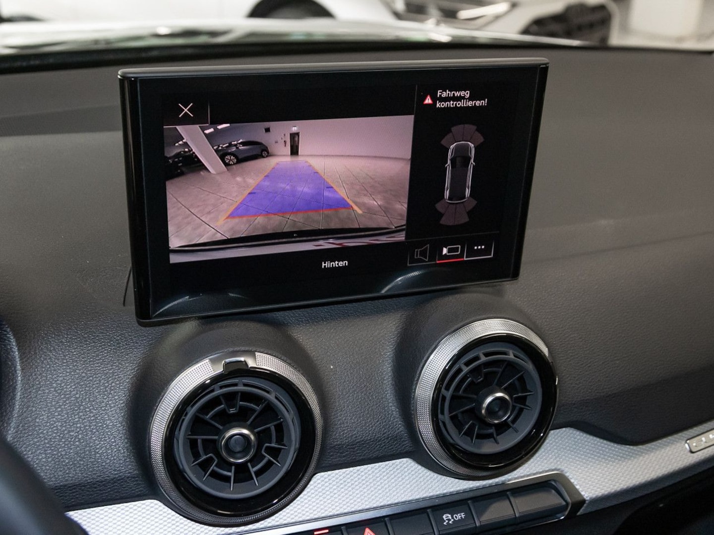Bild über Audi Q2 advanced 40 TFSI quattro S tronic - für weitere Informationen kontaktieren Sie den Audi Partner