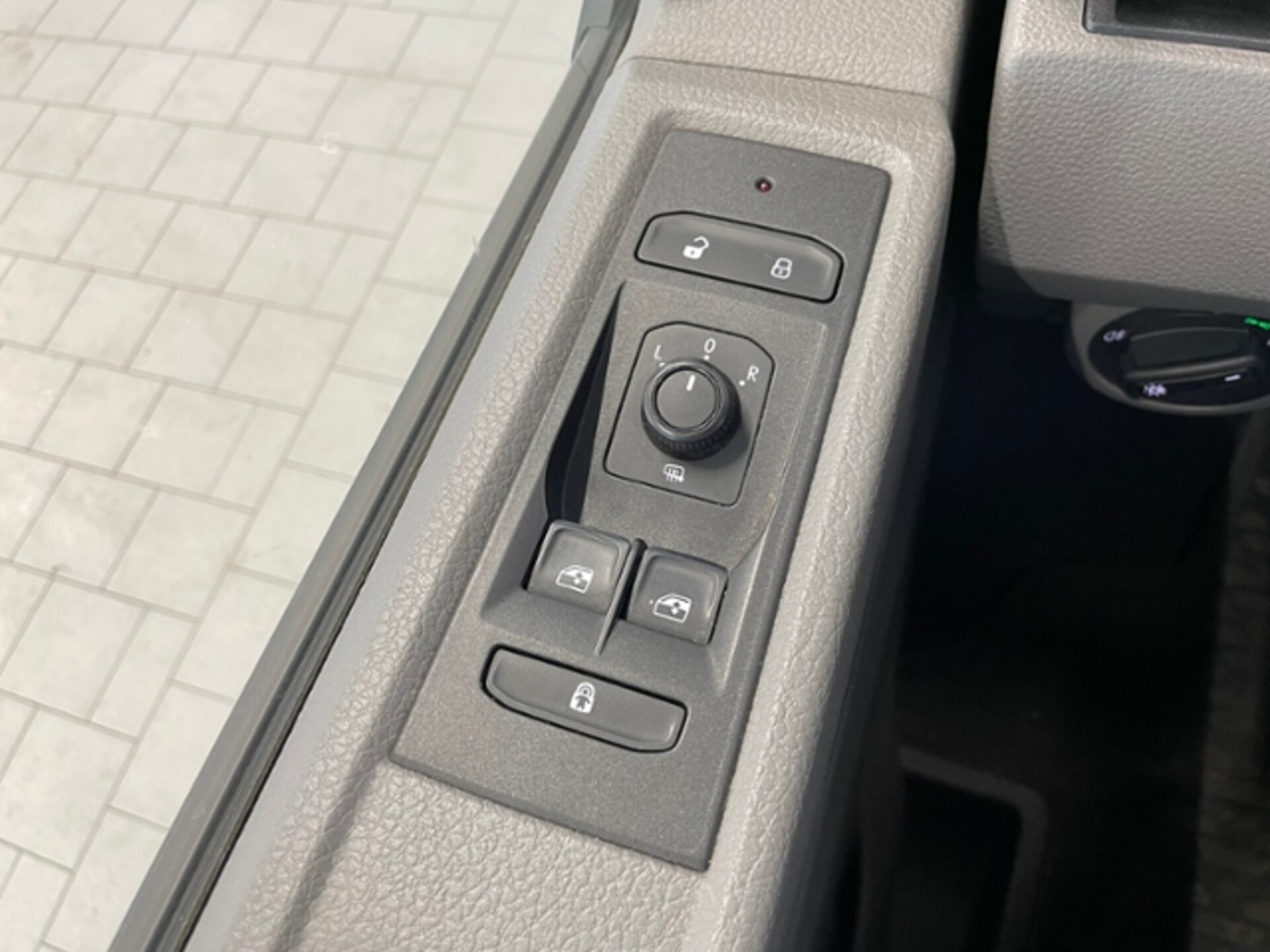 Volkswagen T6.1 Transporter Kombi langer Radstand