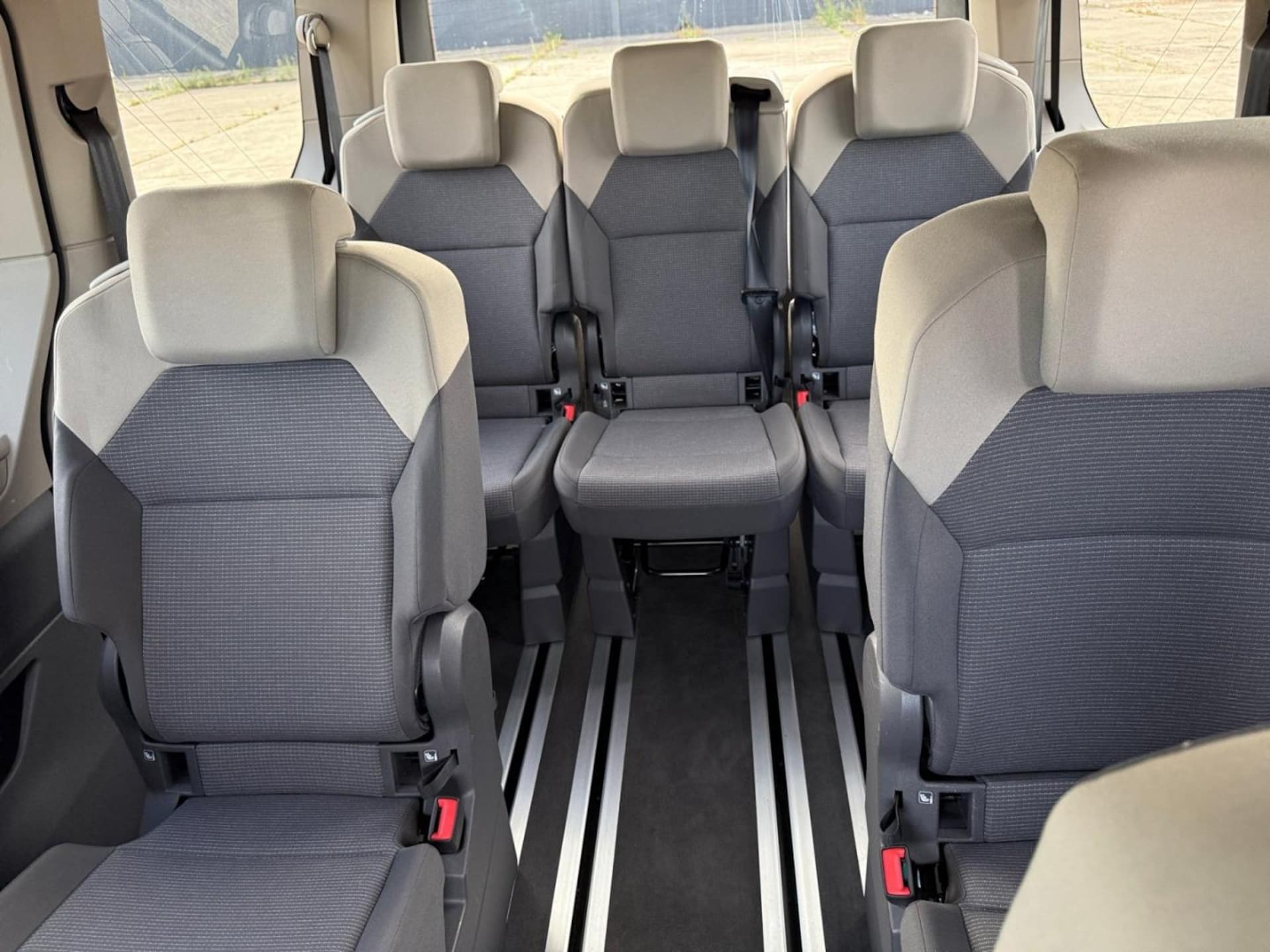 Volkswagen Multivan Langversion Basis-Modell