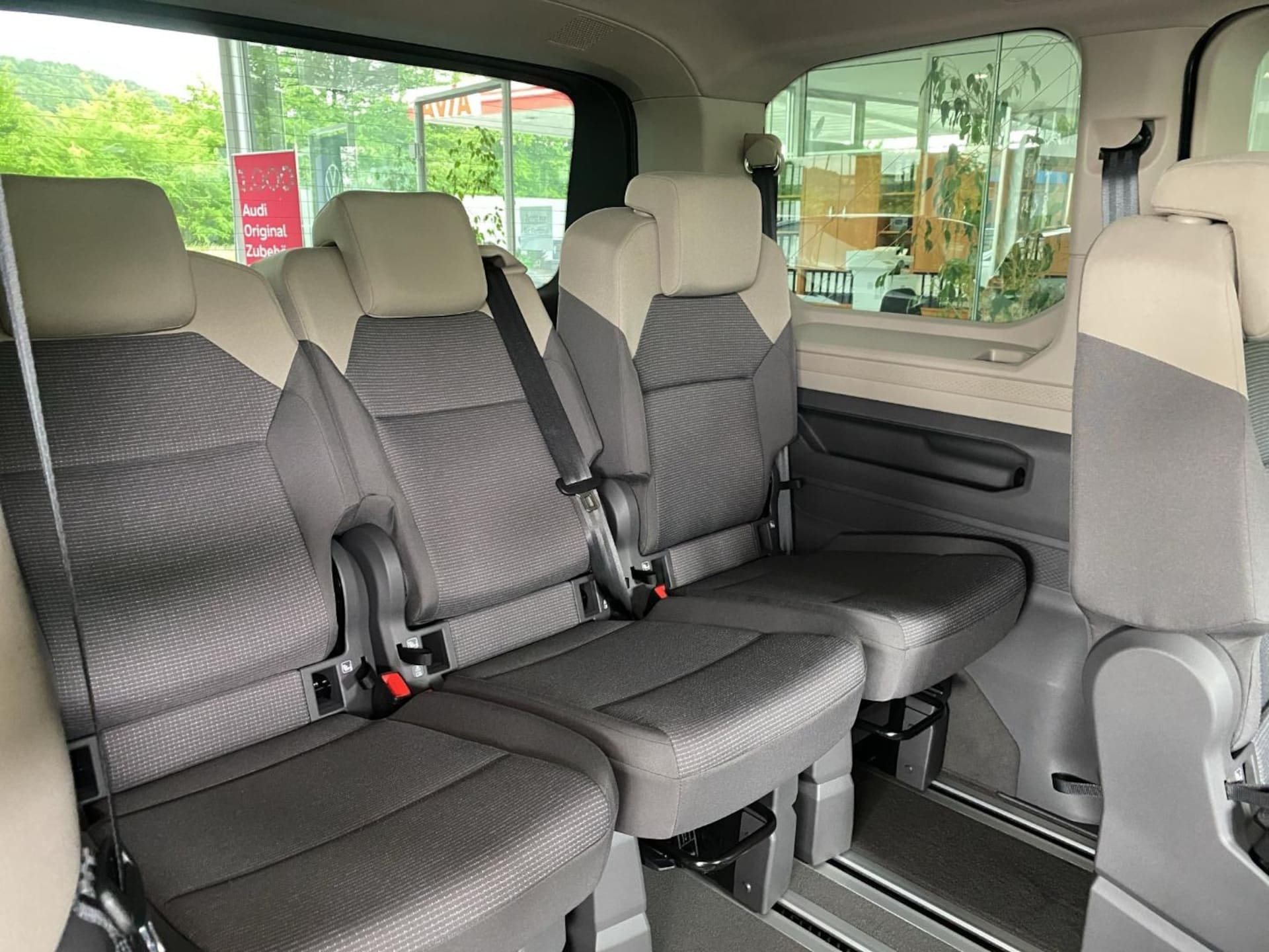 Volkswagen Multivan Basis-Modell