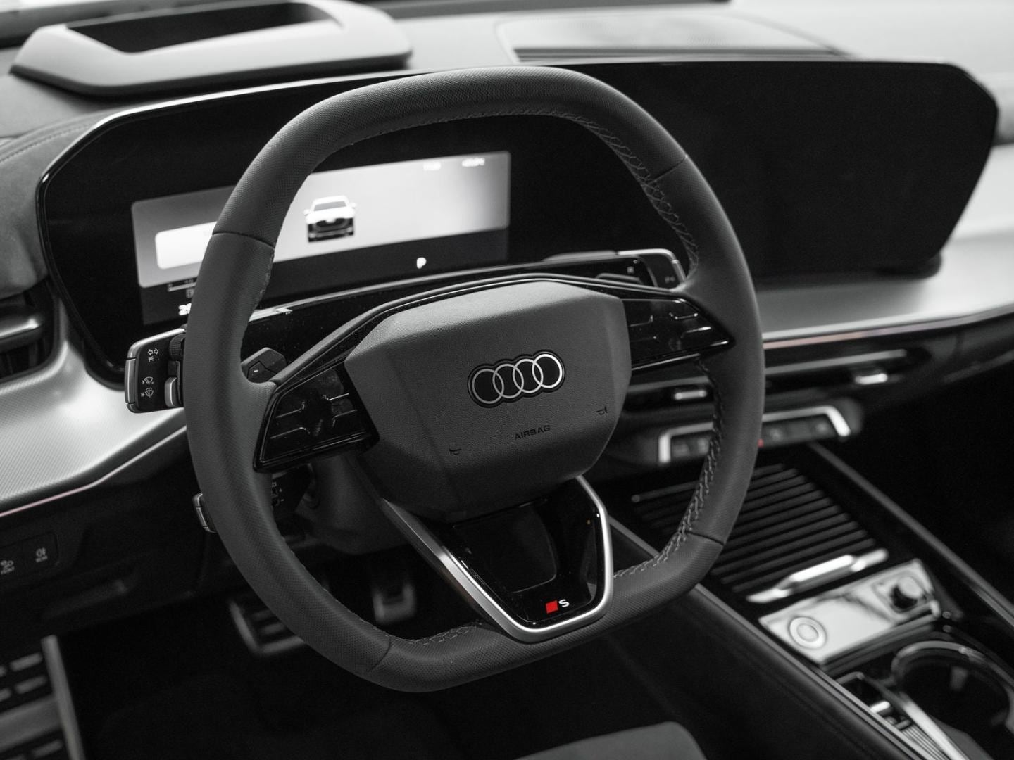 Bild über Audi Q3 SUV TFSI quattro 195 kW S tronic - für weitere Informationen kontaktieren Sie den Audi Partner
