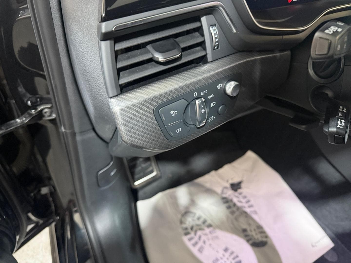 Bild über Audi RS 4 Avant TFSI quattro tiptronic - für weitere Informationen kontaktieren Sie den Audi Partner