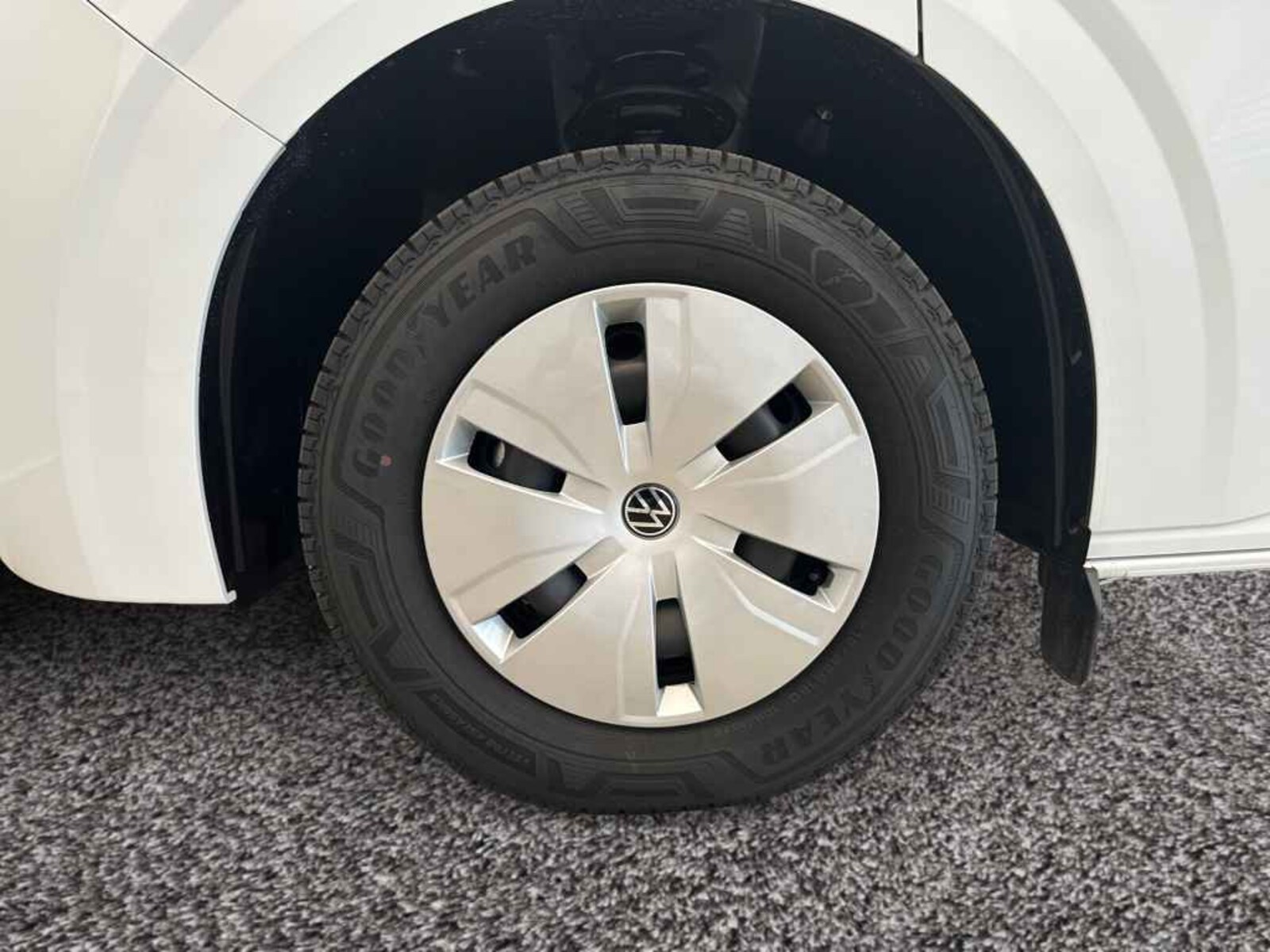 Volkswagen Transporter Kombi langer Radstand – Bild 4
