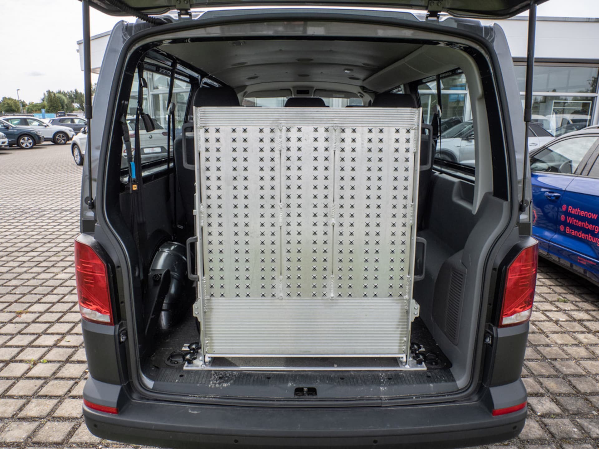 Volkswagen T6.1 Transporter Kombi langer Radstand