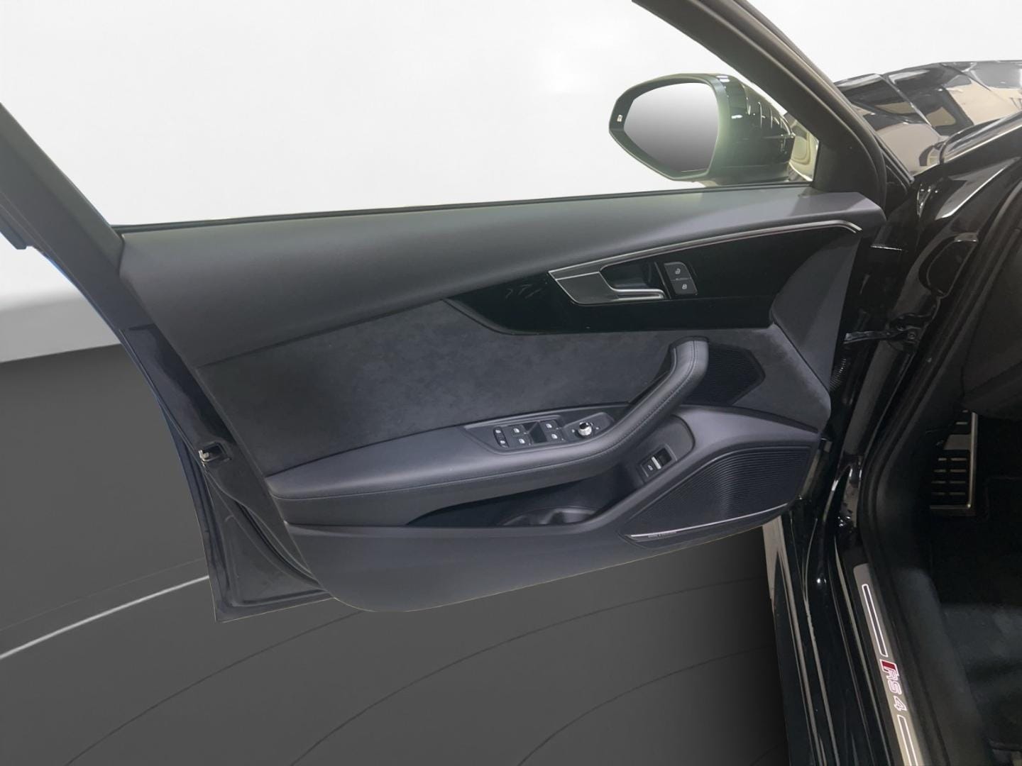 Bild über Audi RS 4 Avant TFSI quattro tiptronic - für weitere Informationen kontaktieren Sie den Audi Partner