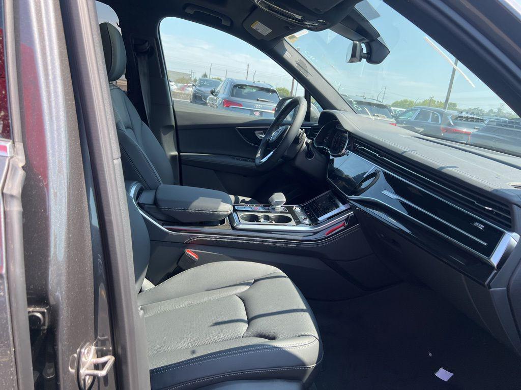 2025 Audi Q7 Premium Plus - Photo 9