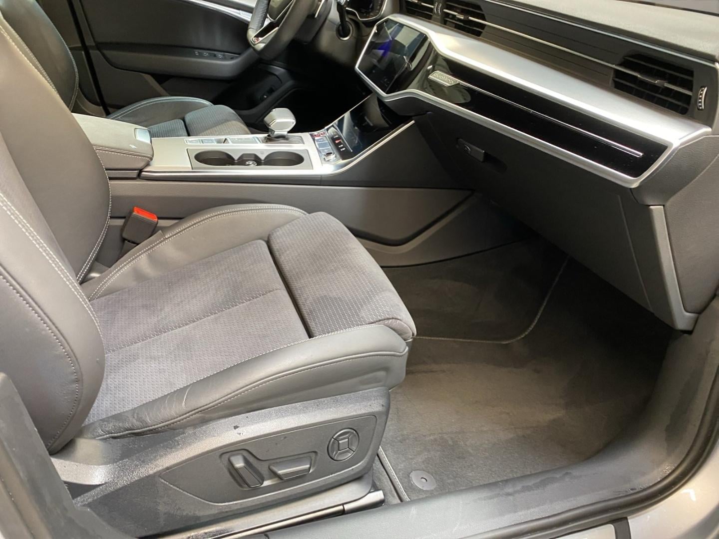 Bild über Audi S6 Avant TDI quattro tiptronic - für weitere Informationen kontaktieren Sie den Audi Partner