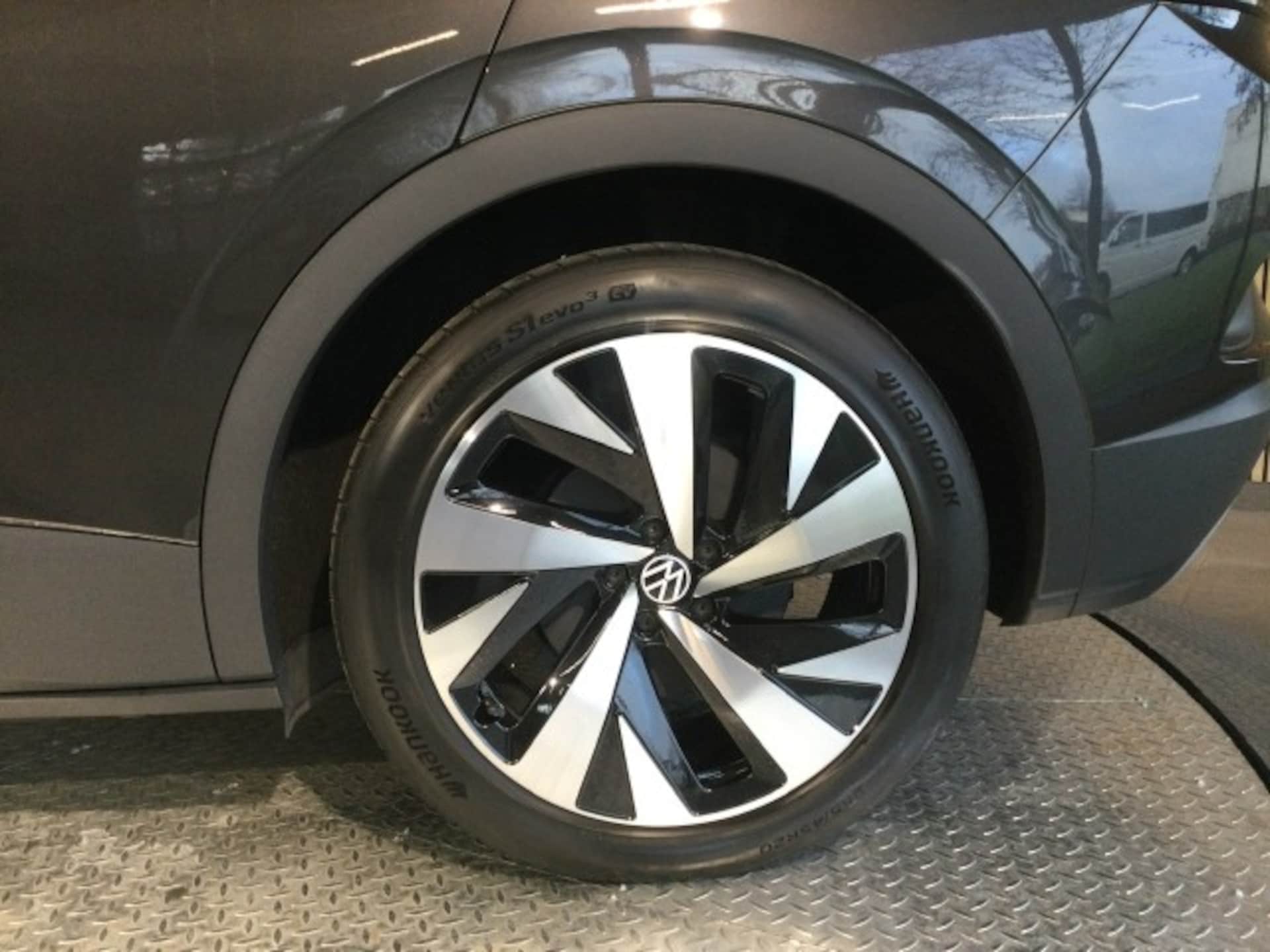 Volkswagen ID.4 1st
