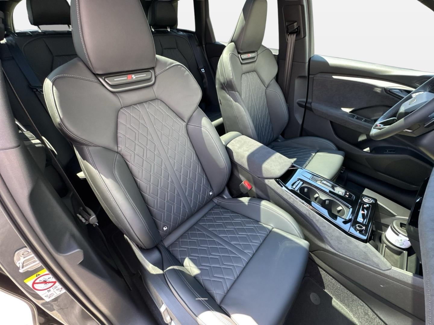 Bild über Audi Q6 SUV e-tron S line business e-tron quattro 315 kW - für weitere Informationen kontaktieren Sie den Audi Partner