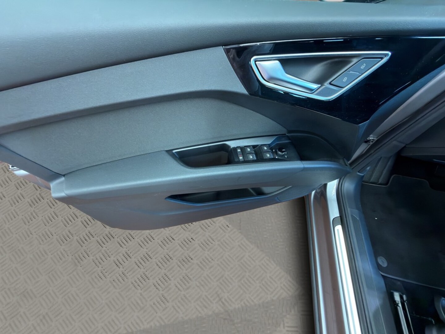 Bild über Audi Q4 e-tron 40 e-tron - für weitere Informationen kontaktieren Sie den Audi Partner