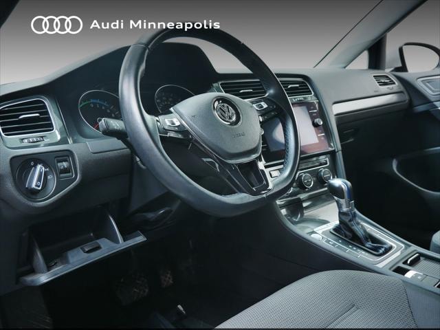 Used 2018 Volkswagen e-Golf e-Golf SE with VIN WVWKR7AU3JW908658 for sale in Minneapolis, Minnesota