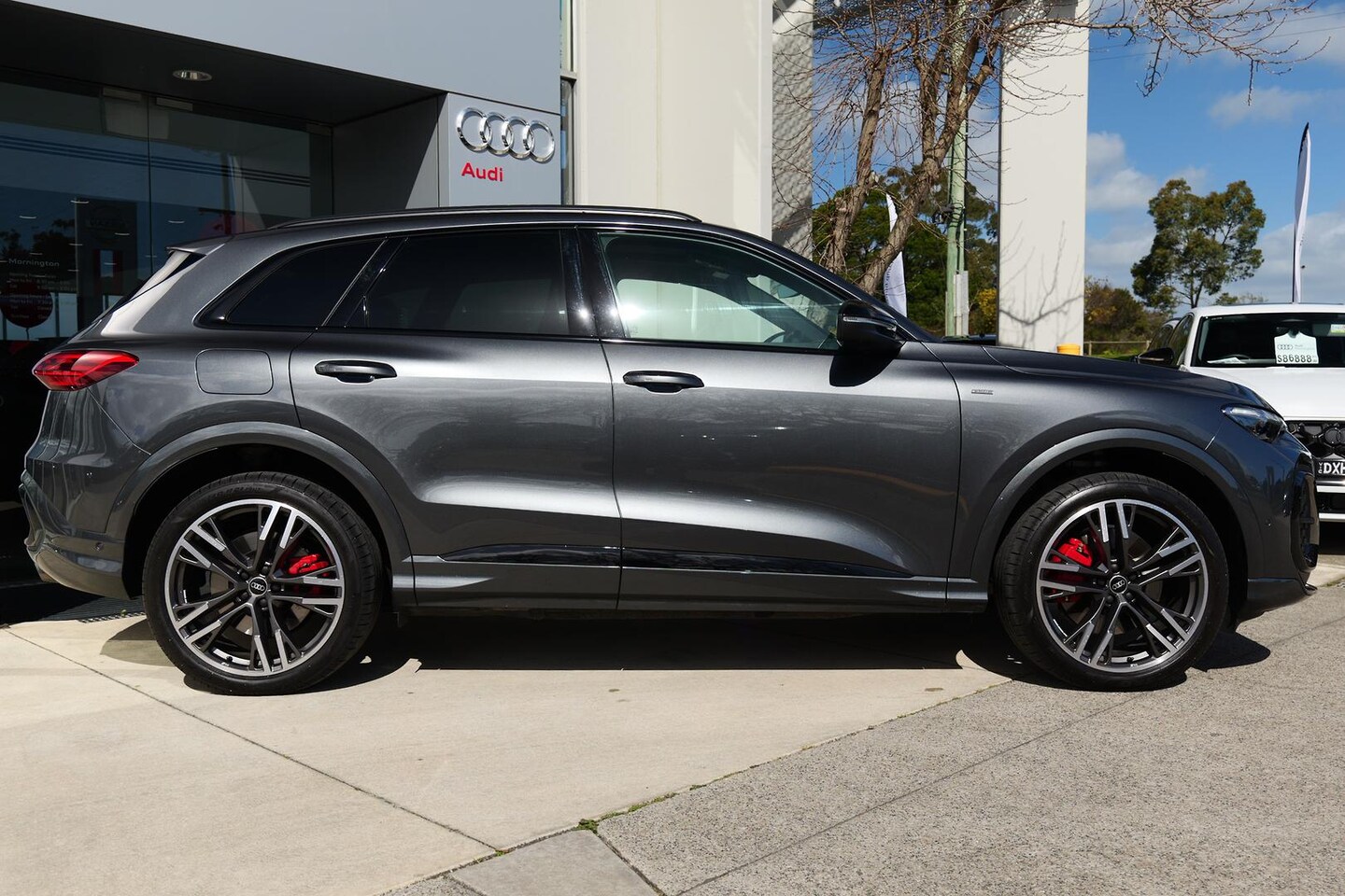 Image about Audi Q5 SUV e-hybrid quattro S tronic