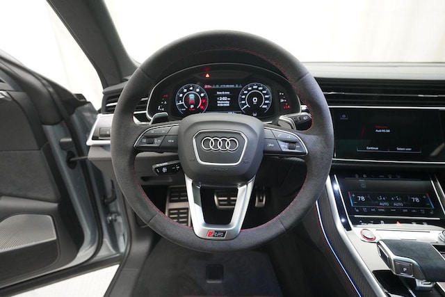 2025 Audi RS Q8 SUV performance