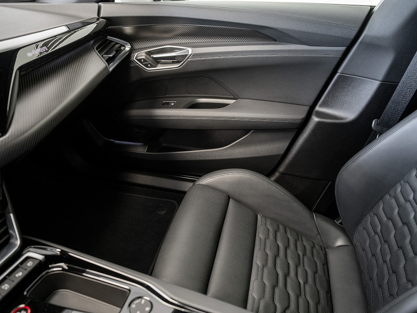 Bild über Audi e-tron GT e-tron quattro - für weitere Informationen kontaktieren Sie den Audi Partner