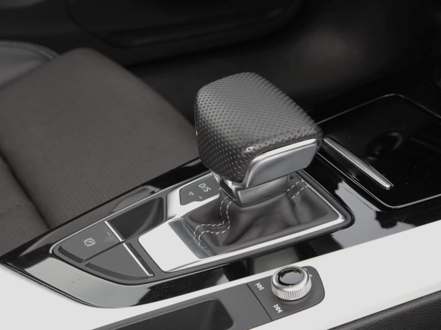 Bild über Audi A4 Avant S line 35 TDI S tronic - für weitere Informationen kontaktieren Sie den Audi Partner