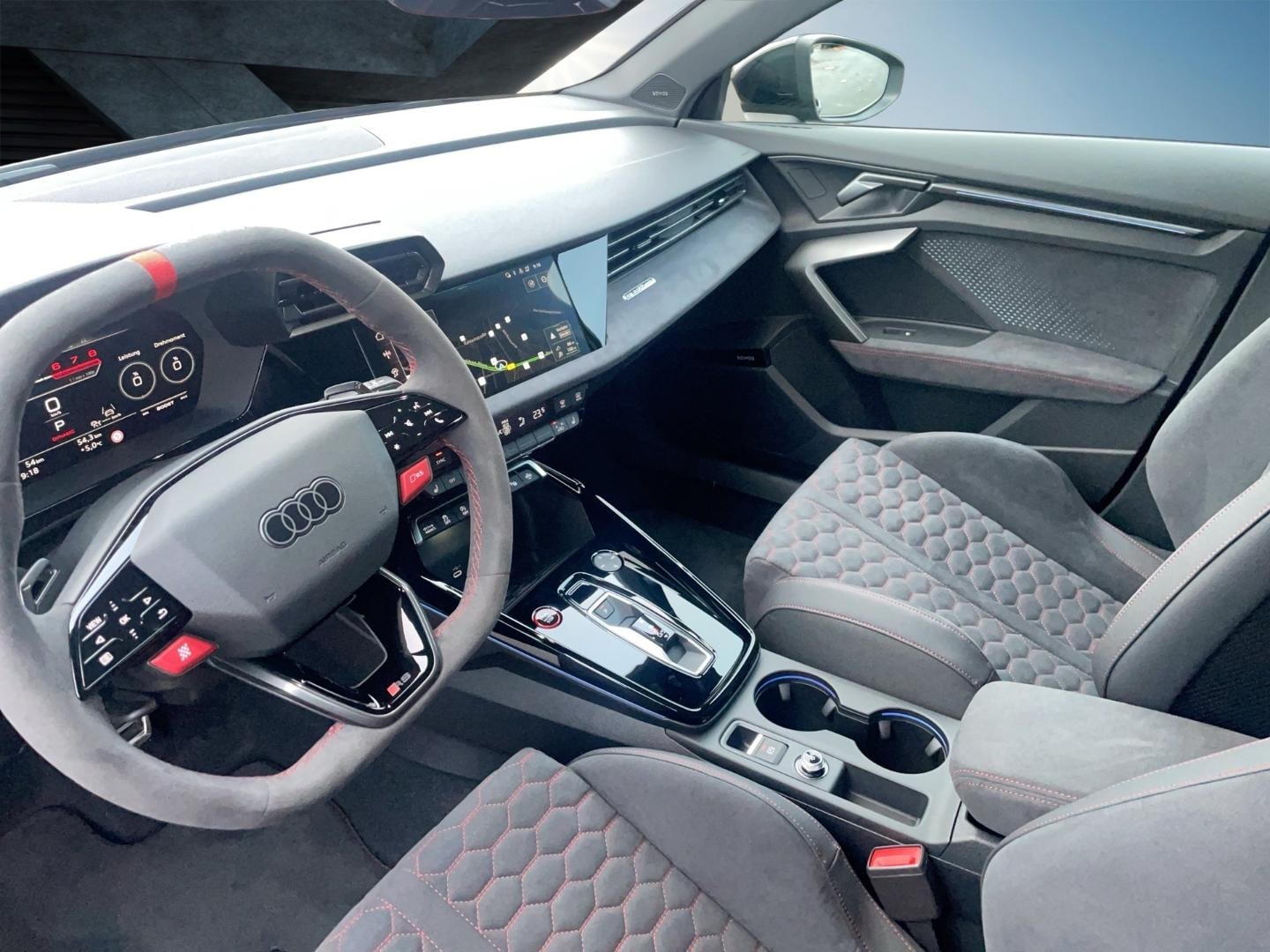 Bild über Audi RS 3 Sportback TFSI quattro 294 kW S tronic - für weitere Informationen kontaktieren Sie den Audi Partner