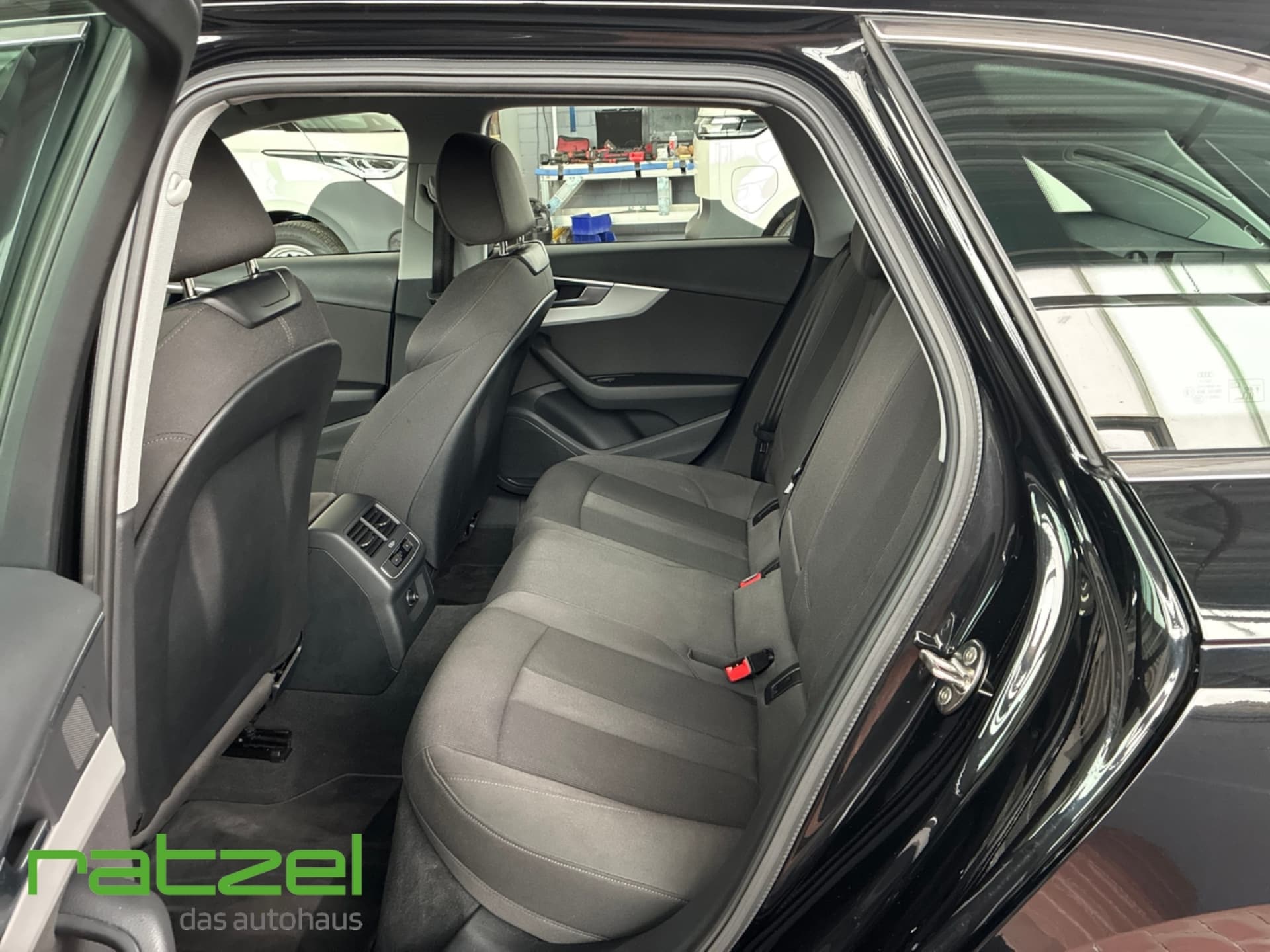 Audi A4 Avant S line