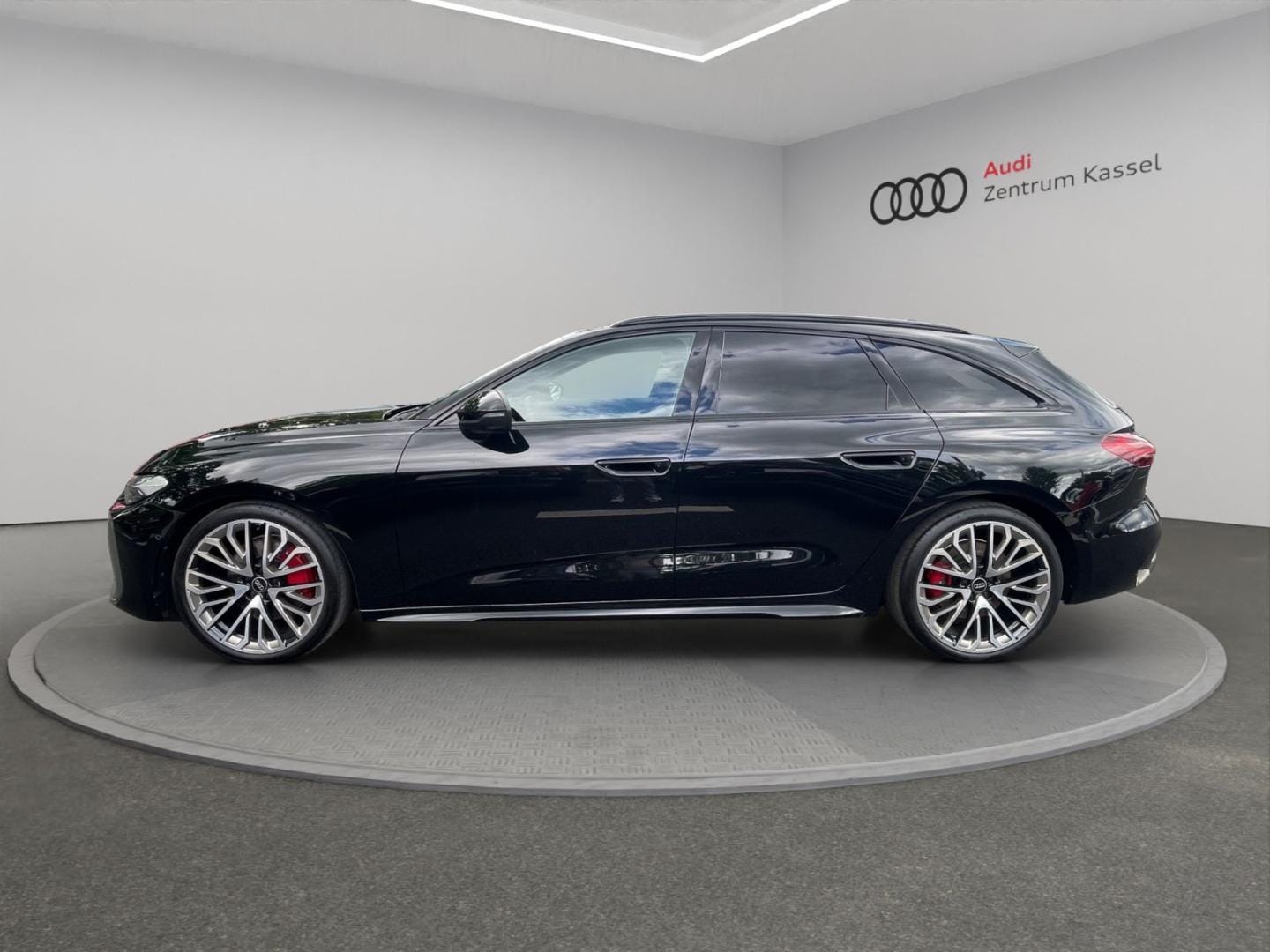 Bild über Audi A5 Avant TDI quattro 150 kW S tronic - für weitere Informationen kontaktieren Sie den Audi Partner