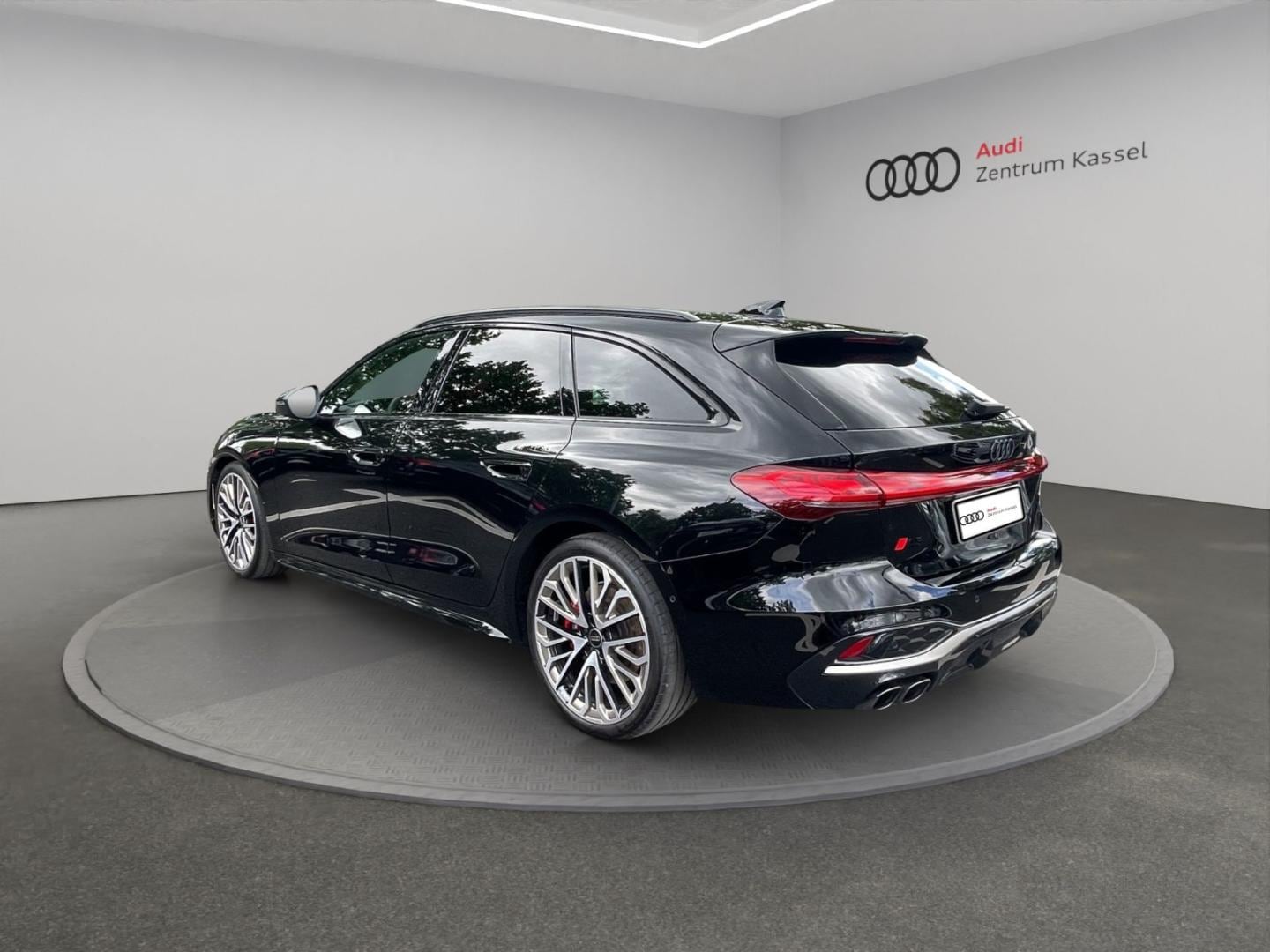 Bild über Audi A5 Avant TDI quattro 150 kW S tronic - für weitere Informationen kontaktieren Sie den Audi Partner