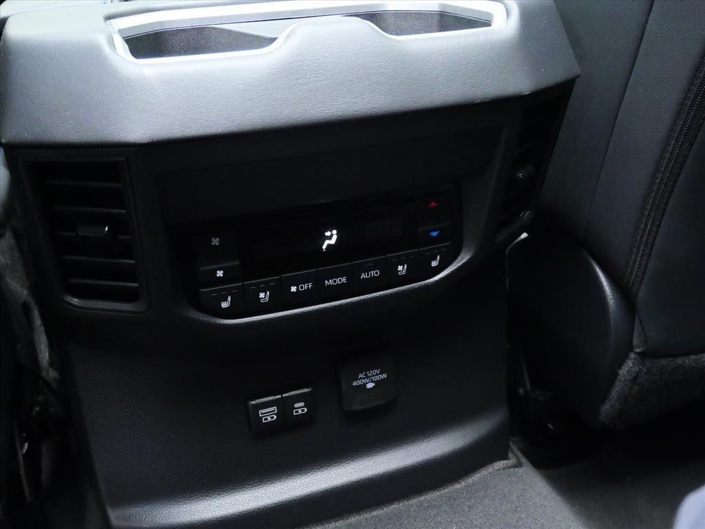 2024 Toyota Sequoia Platinum - Photo 32