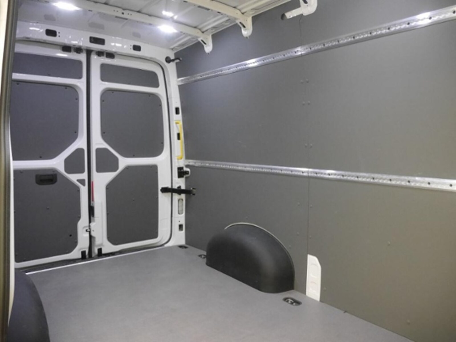 Volkswagen Crafter Kasten mittlerer Radstand – Bild 8