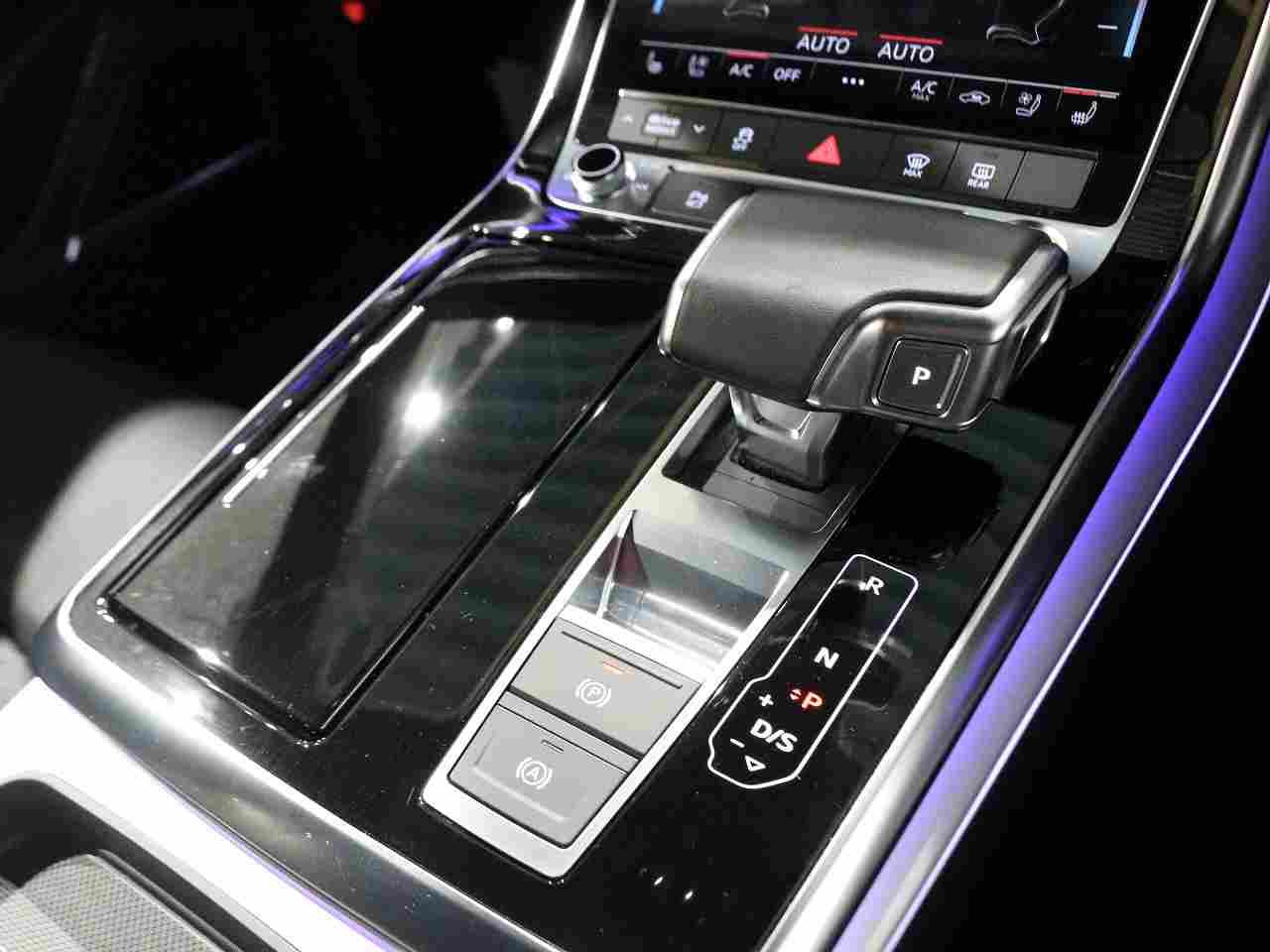 Image about Audi Q8 55 TFSI quattro S line 250(340) kW(PS) tiptronic