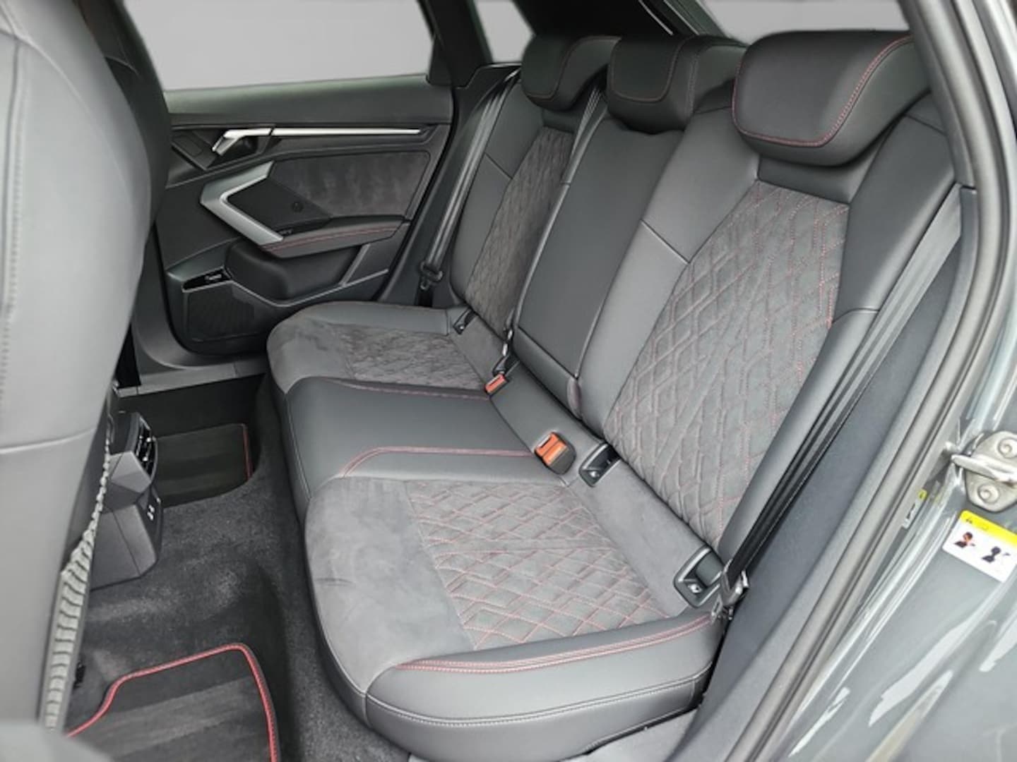 Bild über Audi S3 Sportback TFSI quattro S tronic - für weitere Informationen kontaktieren Sie den Audi Partner