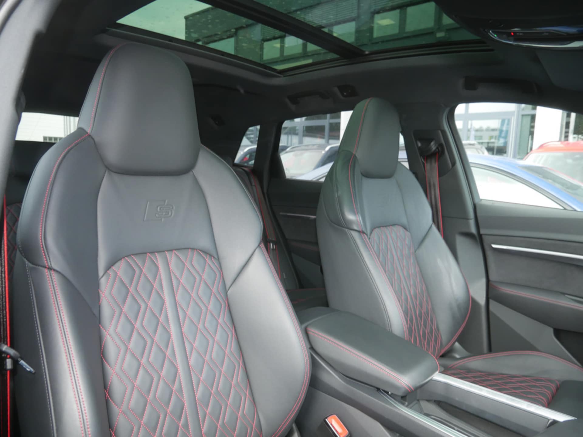 Audi Q8 e-tron S line