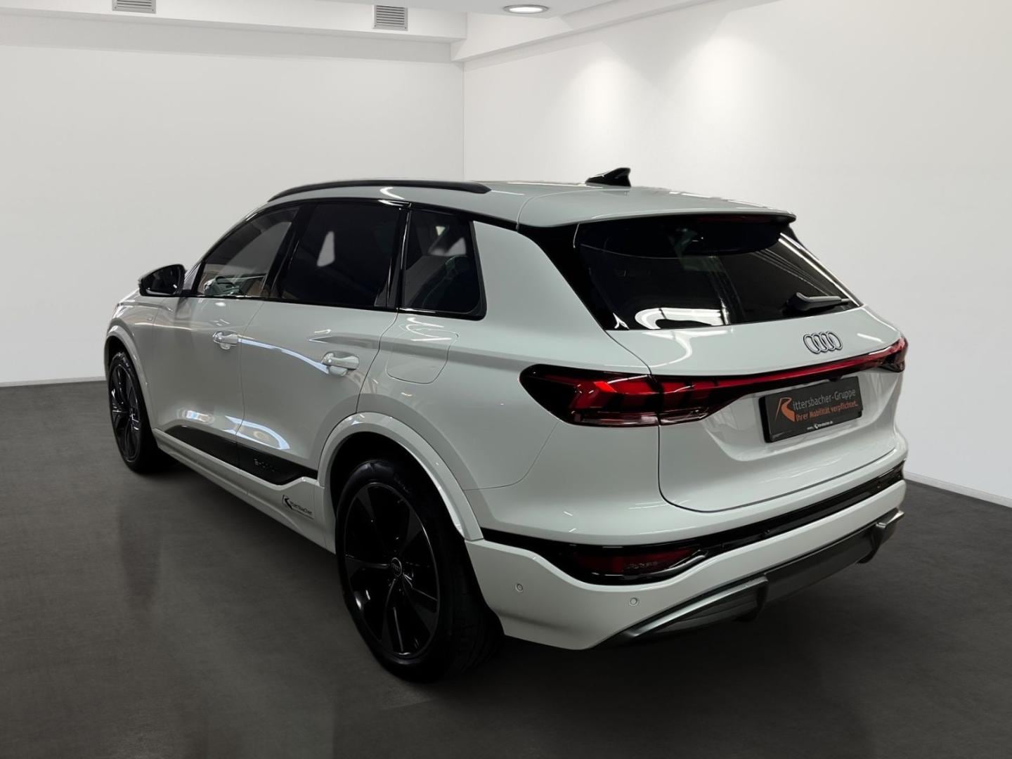 Bild über Audi Q6 SUV e-tron S line business e-tron performance 225 kW - für weitere Informationen kontaktieren Sie den Audi Partner