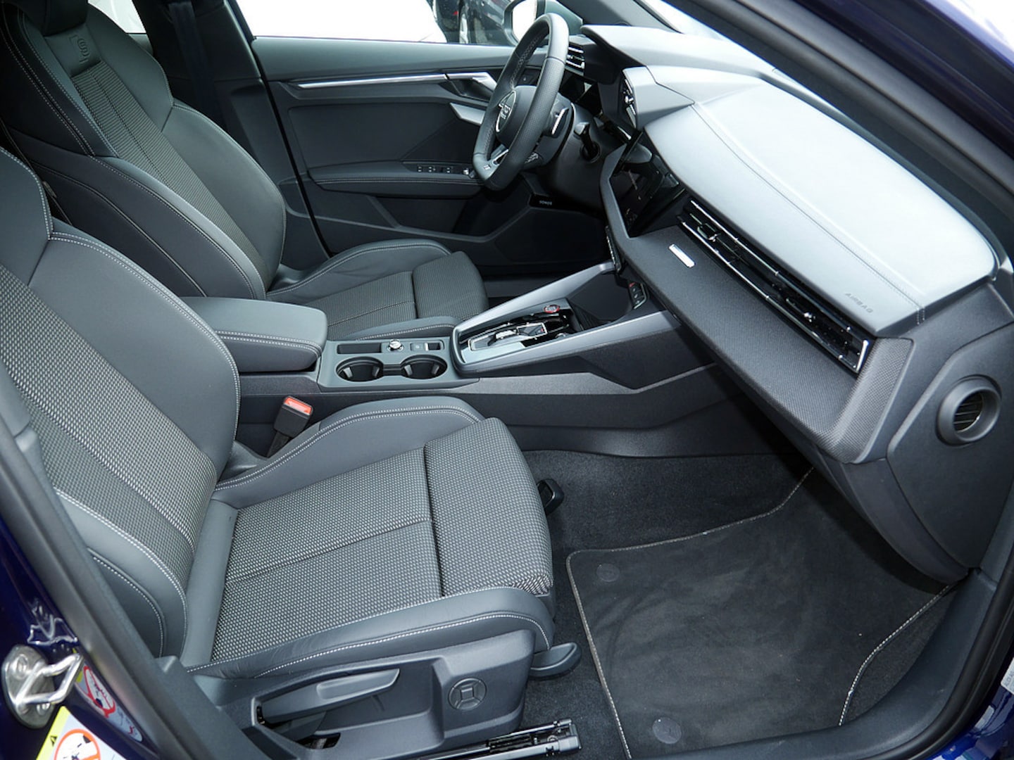 Bild über Audi S3 Sportback TFSI quattro S tronic - für weitere Informationen kontaktieren Sie den Audi Partner