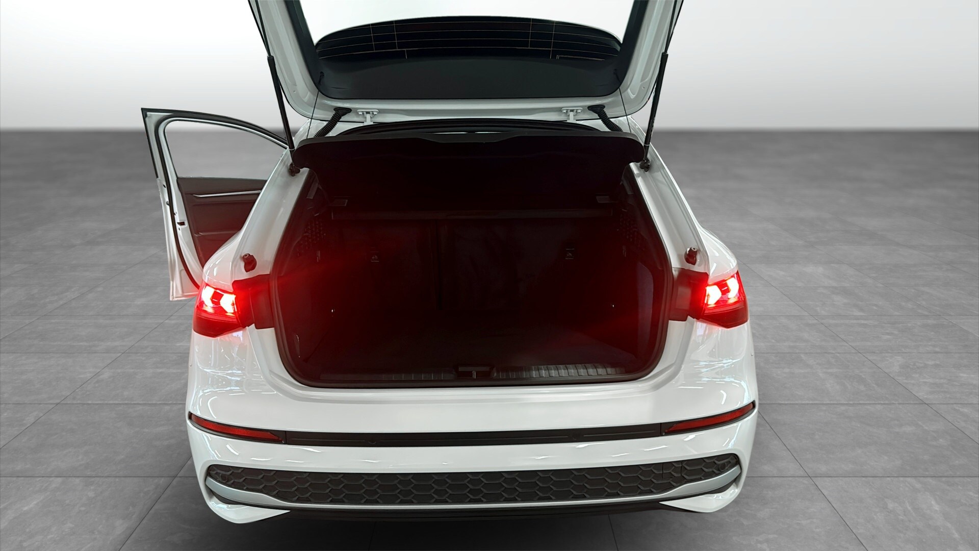 Bild som visar&nbsp;Audi A3 Sportback&nbsp;A3 Sportback 35 TFSI Proline advanced 150 hk S tronic - för mer information kontakta din Audi Partner