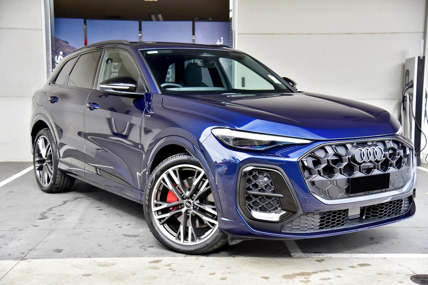 Image about Audi Q5 SUV e-hybrid quattro S tronic
