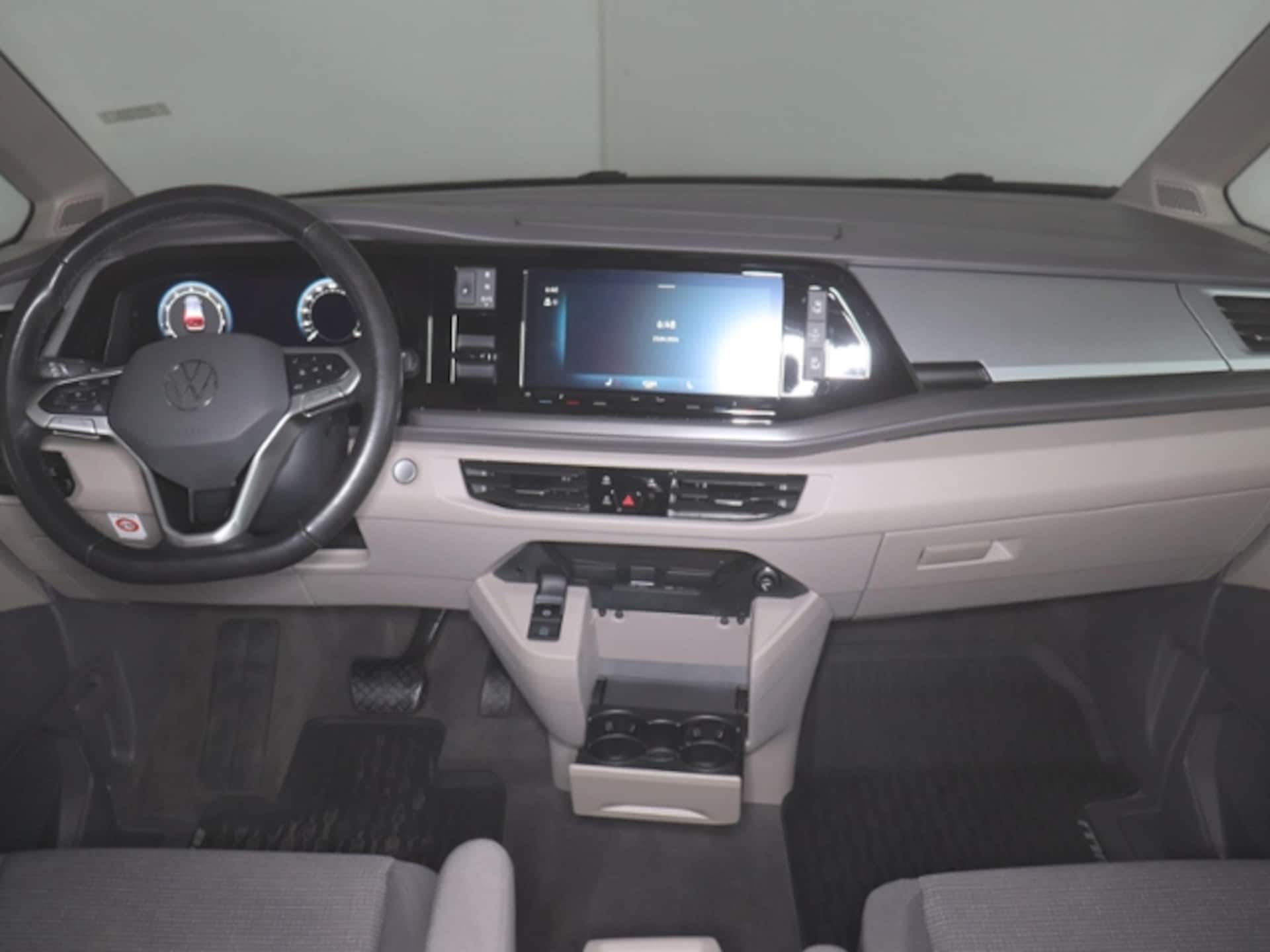 Volkswagen Multivan Langversion Basis-Modell