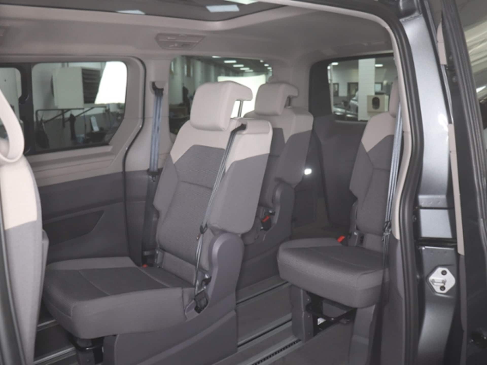 Volkswagen Multivan Langversion Basis-Modell