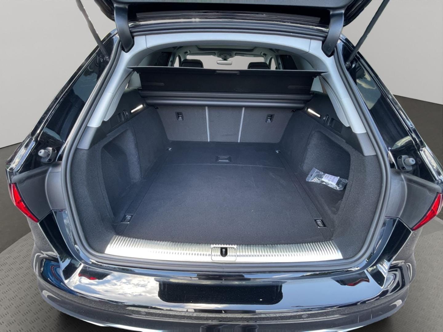 Bild über Audi A4 Avant advanced 50 TDI quattro tiptronic - für weitere Informationen kontaktieren Sie den Audi Partner