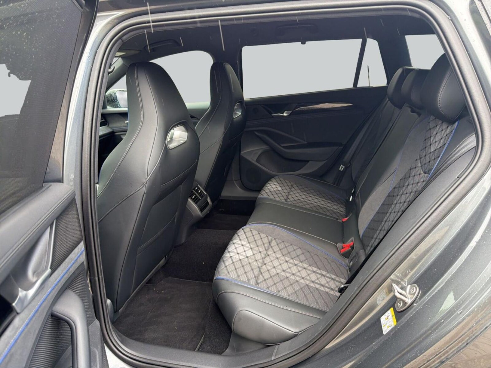 Volkswagen Passat – Bild 11