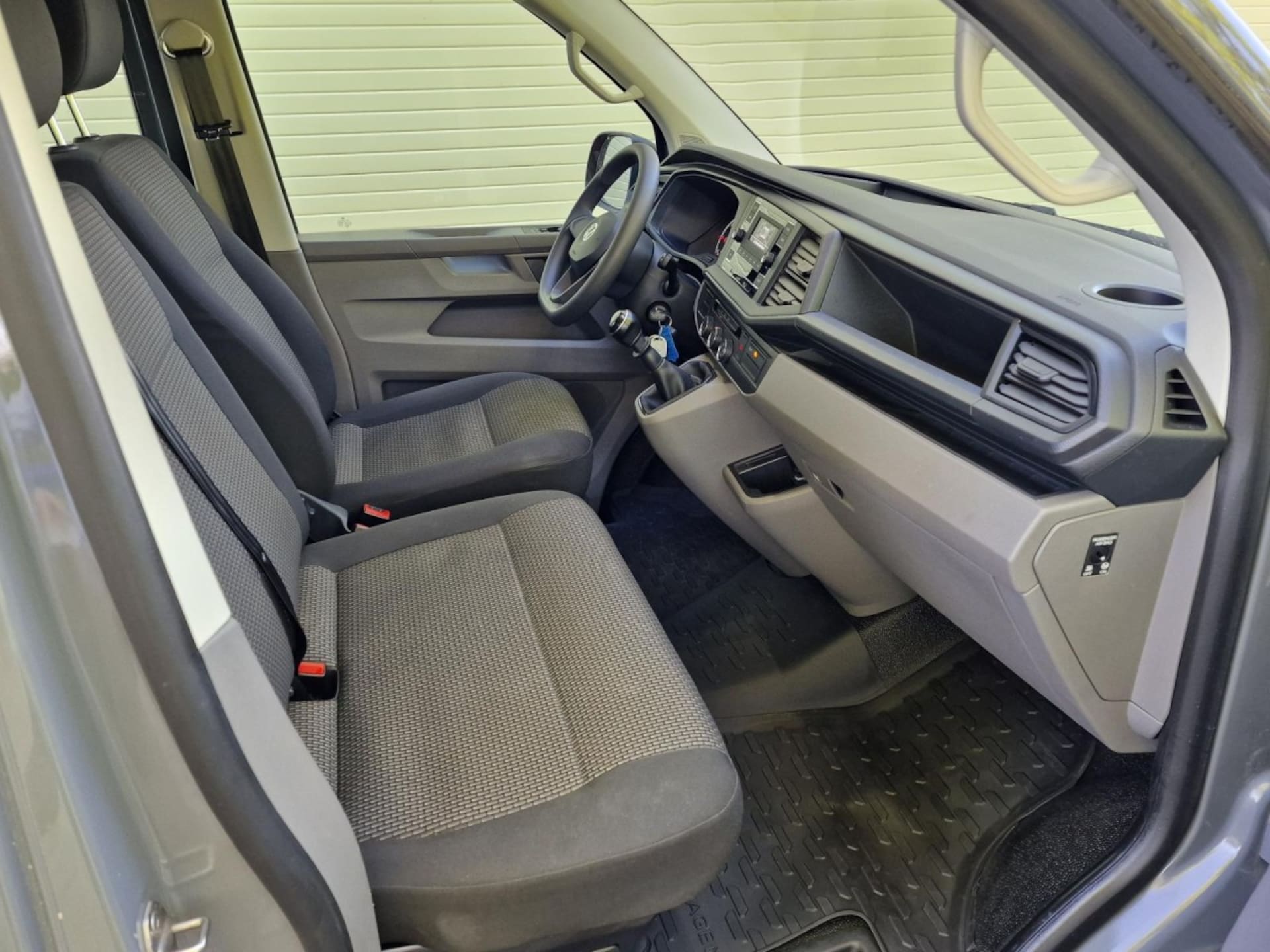 Volkswagen T6.1 Transporter Kombi langer Radstand