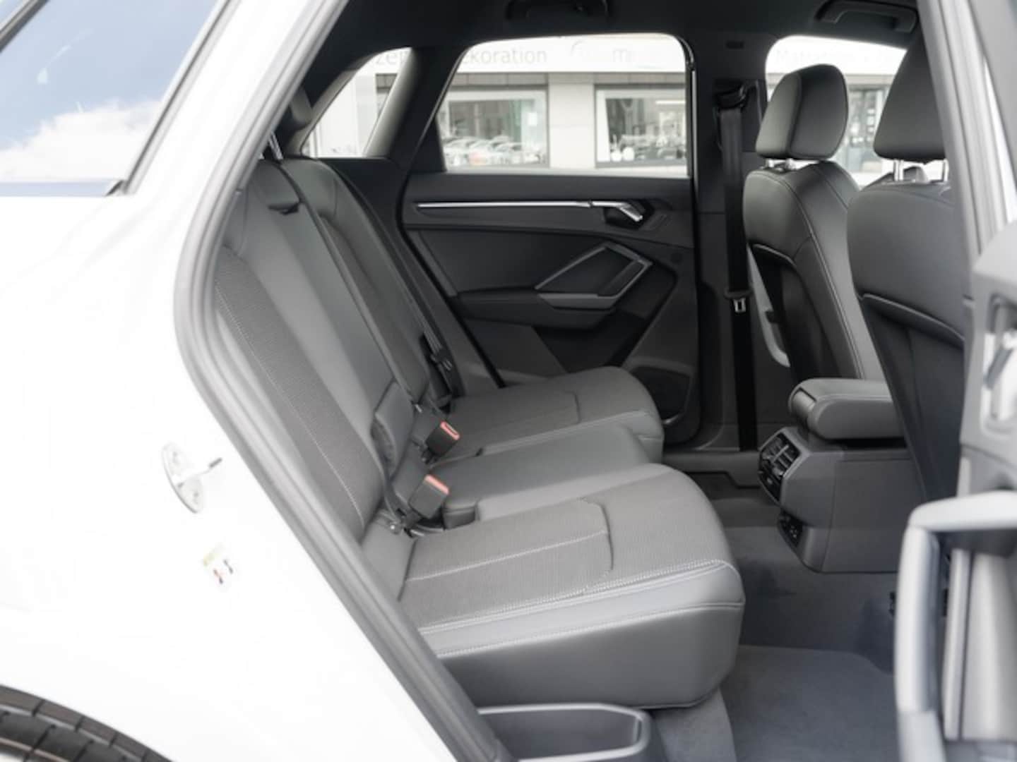 Bild über Audi Q3 S line 35 TFSI S tronic - für weitere Informationen kontaktieren Sie den Audi Partner