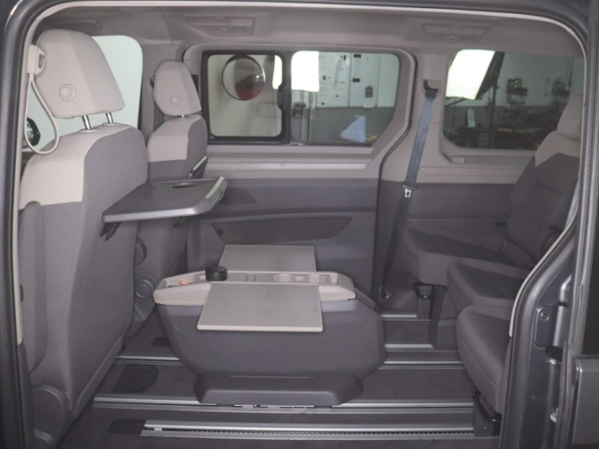 Volkswagen Multivan Langversion Basis-Modell
